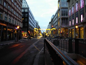 31.12 16:15 So: Friedrichstra�e in H�he der Franz�sischen Stra�e!