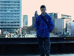 02.02 13:48 Fr: Selbstportr�t am Bahnhof Zoo!