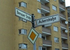 04.02 15:41 So: Hier steht noch ein St�ck Mauer!