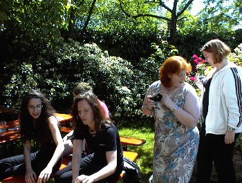 25.05 14:25 ela beim Fotoshooting *gg*