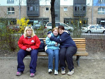 16.03.02 13:42 Grad erst getroffen und sofort supi verstanden: Pebbles und Ente in Berlin!