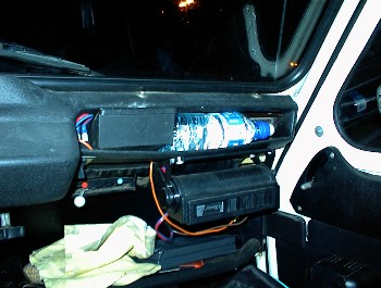 23.02.02 22:39 Das Handschuhfach und darunter die Heizung!