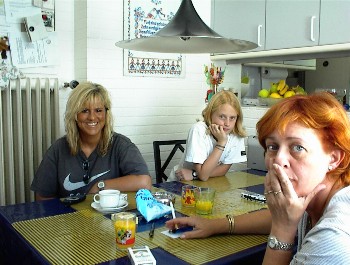 27.07 12:05 Bei Motte am Fr�hst�ckstisch!