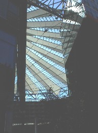 27.07 14:51 In dem Geb�ude ist auch das IMAX-Kino!