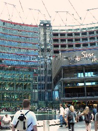 27.07 15:01 Fahrst�hle aus Glas!