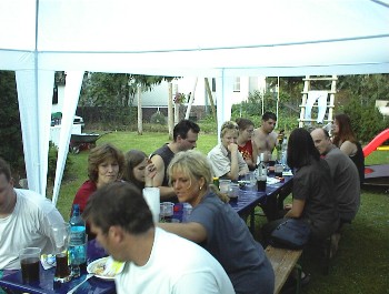 28.07 20:13 Erst wird mal was getrunken...