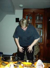 16.09 18:36 So erstmal H�nde an der Hose abputzen *fg*