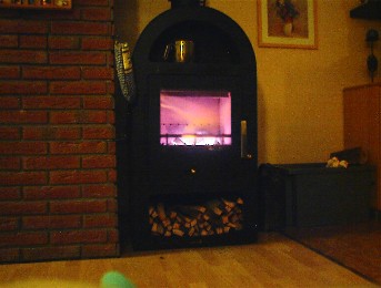 13.01 0:43 Angenehme W�rme bringt der Kamin!