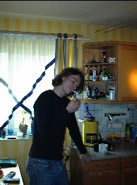 09.03.02 11:19 So grad aufgestanden...erstmal eine rauchen :o)