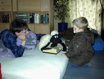 09.03.02 11:41 shaun versucht nun doerk �ber Handy zu erreichen *g*