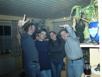 10.03.02 0:13 Da sieht man die gute Stimmung!