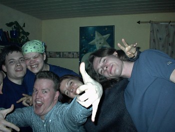 10.03.02 0:15 Einfach geile Stimmung, aber sind ja auch Freunde f�rs Leben!!!