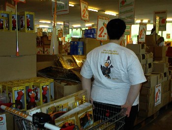 18.05.02 Auch mein Schatz und ich haben den Wagen mit Moorhuhnartikeln gefllt! *gg*