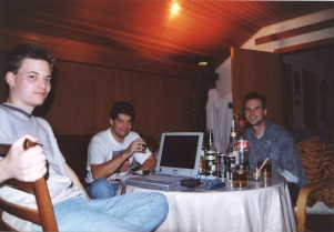 30.10  20a  M�nner am runden Tisch...