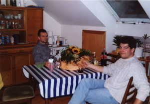 29.10  21a  Rainer und Robby unschuldig in der K�che! *pfeif*