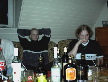 07.04 20:24 Immer so viele Flaschen auf dem Tisch...*gg*