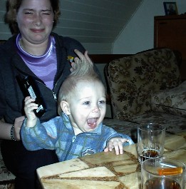 13.04 18:54 Hey, auch Consti hat sie frisiert!