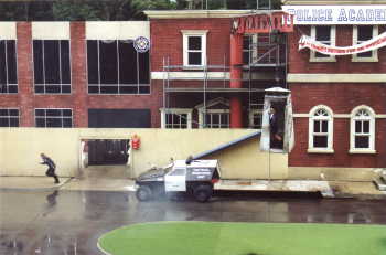 H�ngendes Toilettenh�uschen!