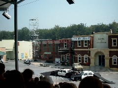 Der getarnte Wagen rechts