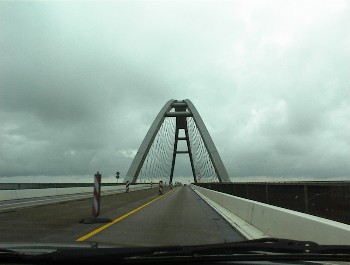01.06 7:58 Via Vogelfluglinie ber die Fehmarnsundbrcke Richtung Schweden!