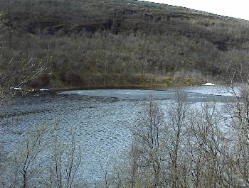 11.06 13:49 Auch auf dem See sind noch Eisschollen!