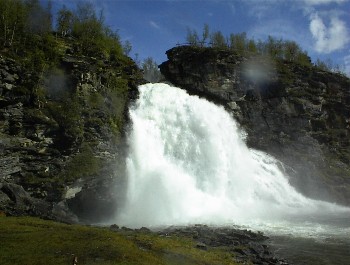 12.06 14:58 Wasser 25-30m in freiem Fall!