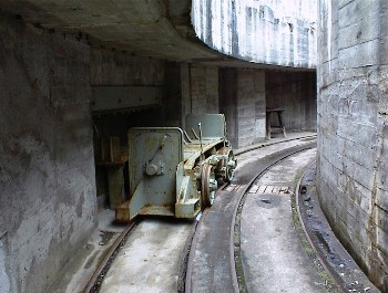 16.06 12:45 Im Innenring - Wagen zum beladen der Geschoe!