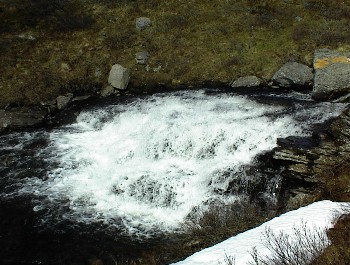 17.06 14:14 Gleich am Anfang ein kleiner Wasserfall!