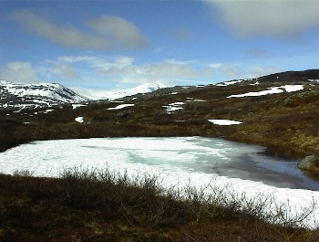 17.06 14:18 Am Polarkreis auf 700m NN Eis und Schneefelder!