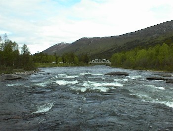 18.06 12:10 Hinten ber die Brcke geht die E6!