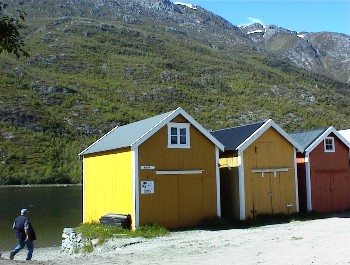 19.06 12:54 Kleine Fischerhtten am Flu!