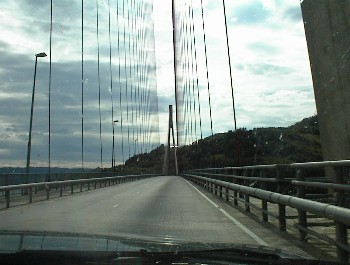 20.06 16:36 Blick durch die Seile auf der Brcke!