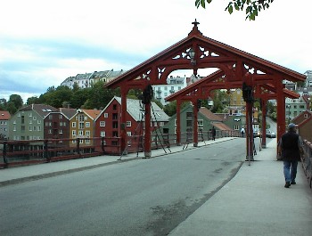 21.06 11:58 Straenbrcke in der Altstadt!