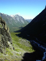22.06 10:16 Blick von weiter oben ins Trollstigental!