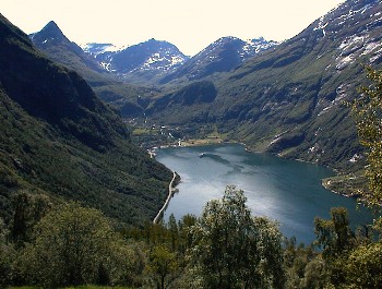 22.06 11:59 Blick ins Geirangertal (hintenlinks liegt Geiranger)!