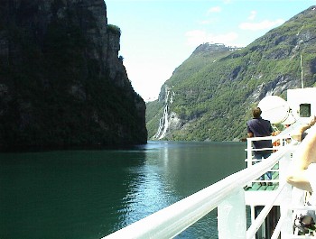 22.06 13:08 Mit der Fhre im Geirangerfjord!