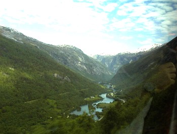 24.06 9:57 Raus aus dem Tunnel - toller Blick ins Tal!