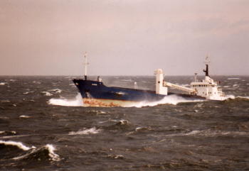 7:40 Der Frachter schaukelt auf...