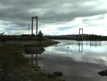 14:06 Diese Br�cke ist nur f�r 12 Tonnen und einspurig!