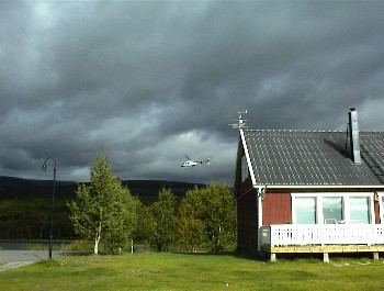 15:20 Als wir in Vuoggatjålme ankommen startet grad der Hubschrauber!