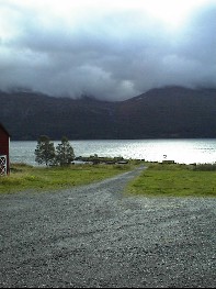 9:49 Morgens in Kvannli tiefe Wolken...