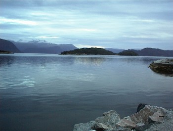 20:23 Wir genie�en die Aussicht und warten auf die F�hre!