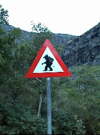 9:43 Ein Warnschild vor den Trollen ;o)
