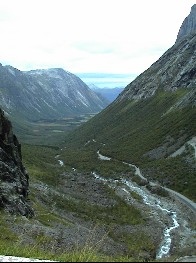 9:52 Nach den Trollstiegen: Ein irrer Weitblick ins Tal!