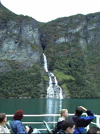 14:24 Gegen�ber die Flasche des Freiers!