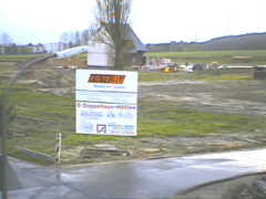 04.11 15:05 Sa: Das Haus hinter dem Baum!