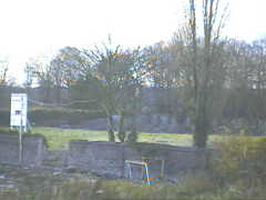 27.11 15:10 Mo: Das Bauschild (links) ist neu!