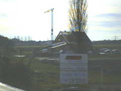 02.12 11:45 Sa: Dachstuhl des linkes Hauses ist auch schon fast fertig!