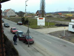 27.02 17:27 Di: Der Keller ist schon fast fertig (beim Kran)!