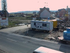27.03 17:04 Di: Im Hintergrund links sind mehrere neue Huser im Bau!